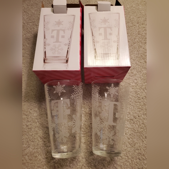 NEW T-Mobile Set of 2 Holiday Snowflake Winter Scene Pint Glass Tumblers NIB - Picture 8 of 16